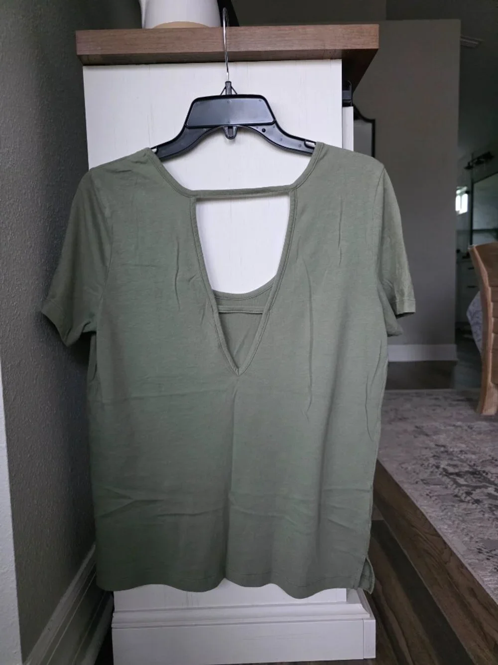 Victoria’s Secret PINK Olive Green Deep Scoop V-Back Short Sleeve Tee - Picture 3 of 8